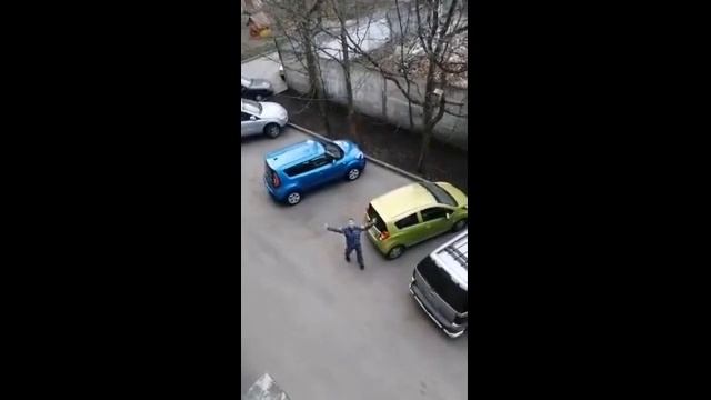 РОСГВАРДЕЕЦ ПОКАЗАЛ СВОЙ ПОЛОВОЙ ОРГАН смотреть онлайн