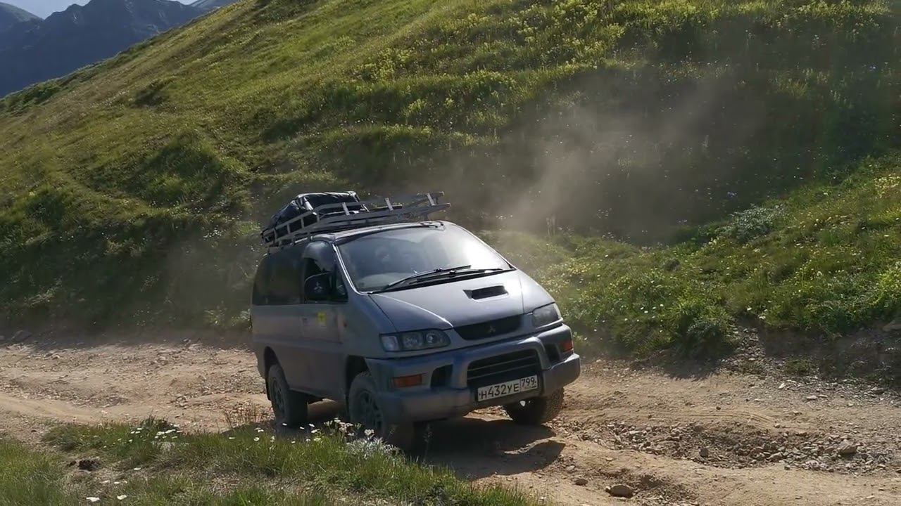 Делика пытается взобраться в гору, Сванетия, Грузия, июль 2022 смотреть онлайн