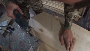 ПОЛКИ СОТЫ ИЗ ФАНЕРЫ СВОИМИ РУКАМИ / КАК СДЕЛАТЬ ШЕСТИГРАННЫЕ  ПОЛКИ