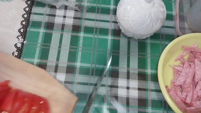 Простое и быстрое дрожжевое тесто для пиццы, начинка может быть любая на ваш вкус ?#пицца#тесто#