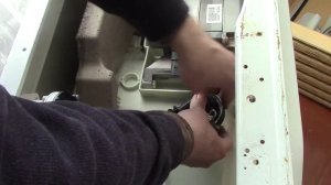 Ремонт стиральной машины Candy 6 установка нижнего груза и шлангов