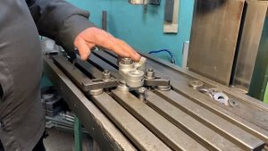 РАСТОЧКА интересной детали на фрезерном 676п..