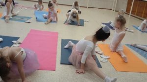 Урок балета  для детей. Растяжка. Продольный шпагат. Школа классического танца. ДК ЗИЛ
