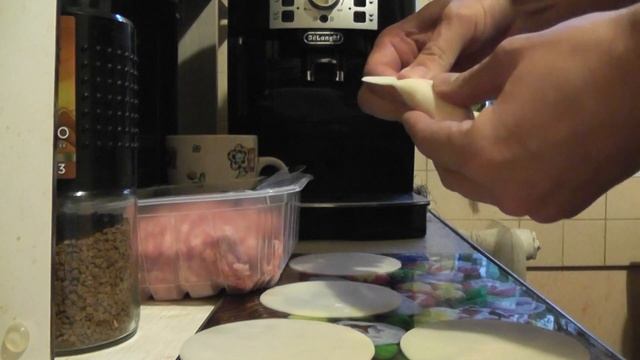 Как правильно лепить пельмени или за 15 минут до обжорства (How To Sculpt Dumplings)