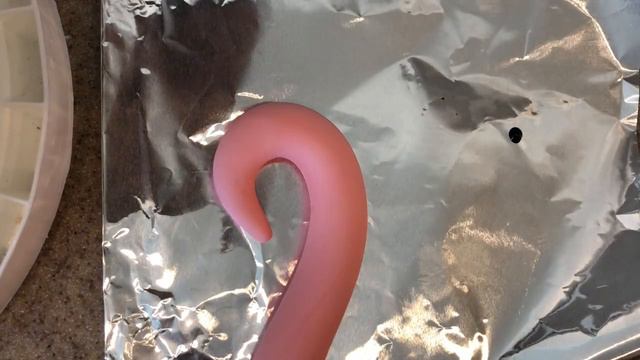 FLAMINGO CAKE (tutorial on making chic pink, gold flamingo birthday/ bachelorette cake with flowers