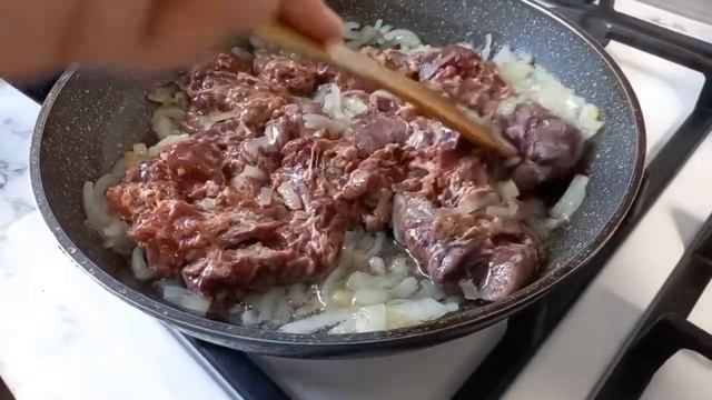 Куряча печінка з сметаною та грибами. Рецепт приготування. Смачно. Швидко .Просто. смотреть онлайн