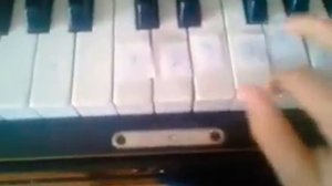 Как играть на пианино жили у бабуси?