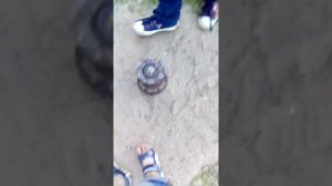 Странный мальчик к нам под камеру лес и мой друг один раз обоссал мне на камере городок