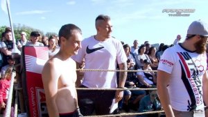 Уличный боец вышел из толпы против Бойца Без Правил !!