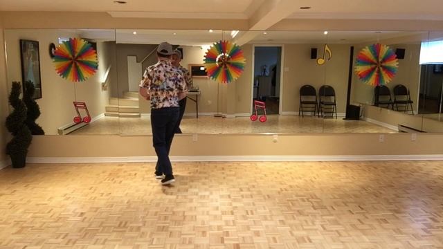 Bachata D’amor Line Dance (Dance & teach / Démo & explications / French & English) смотреть онлайн