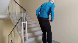 Тренировка на лестничной площадке. Комплекс упражнений в подъезде. Качаем ноги!