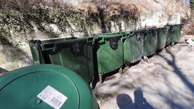 По помойкам Краснодарского края. лазаю по мусорным бакам смотреть онлайн