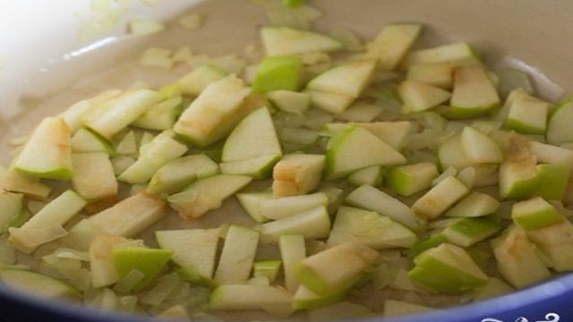 Тушеная красная капуста