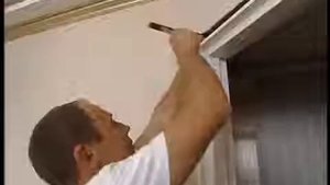 Белые двери в интерьере