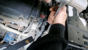 How to Remove or replace Battery Opel Astra Vauxhall Astra H