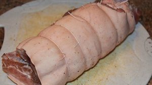 Рулет из свиной брюшины
