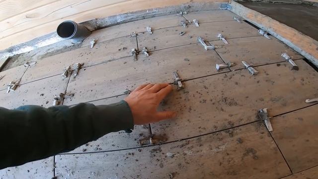 ПЕРВЫЙ ЗАПУСК ОТОПЛЕНИЯ. В ДОМЕ ХОЛОДНО. КЛАДУ ПЛИТКУ САМ. смотреть онлайн