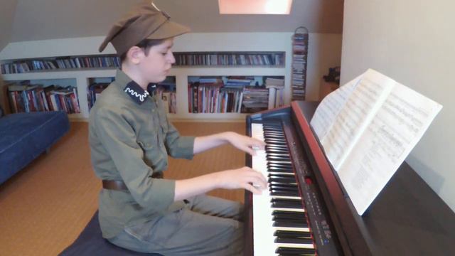 "Róża i bez" Jerzego "Dudusia" Matuszkiewicza z filmu "Jak rozpętałem II wojnę światową" смотреть онлайн