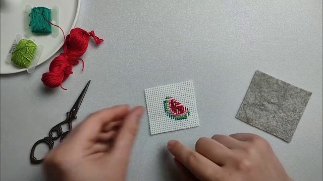 Делаем брошь С ВЫШИВКОЙ крестом / Как сделать украшение используя ЛЮБУЮ схему