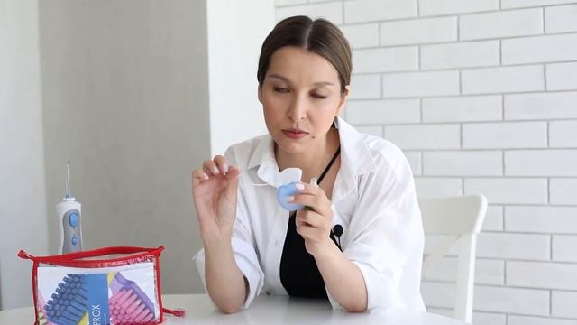 КОСМЕТИЧКА СТОМАТОЛОГА | разбор домашних средств гигиены по уходу за зубами смотреть онлайн