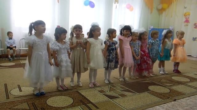 Песня "Модницы" на утреннике 8 марта, День матери в средней группе смотреть онлайн