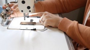 Приспособление для петель на прямострочную машину