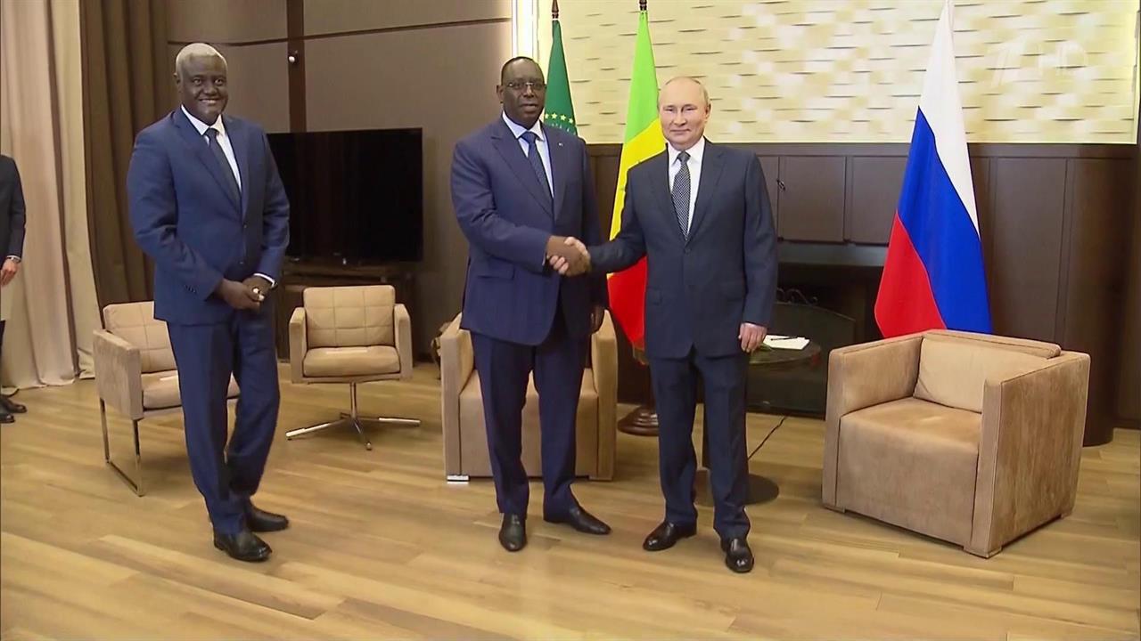 Состоялись переговоры президента РФ с председателе...анского союза, президентом Сенегала Маки Саллом