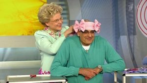 Шарф с бантиками своими руками. Сам себе модельер. Жить здорово! Фрагмент выпуска от 17.08.2015