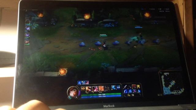 Liên Minh Huyền Thoại League of Legends trên MacBook 12-inch 2016