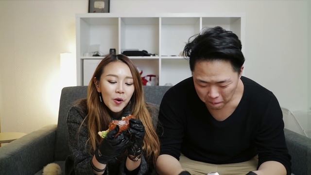 КОРЕЯНКА ПРОБУЕТ BLACK STAR BURGER. Бургеры от Тимати смотреть онлайн