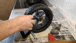 Шиномонтаж, установка жестких покрышек CST на диски электросамоката Mijia Xiaomi M365