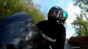 В ПЛАТЬЕ НА МОТОЦИКЛЕ! Красавица держалась до последнего. Мото свидание!