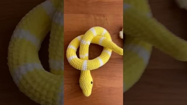 Сколько пряжи на змейку? Меньше 1 мотка (120 метров) #змеяигрушка #snake #змея #вязаныеигрушки