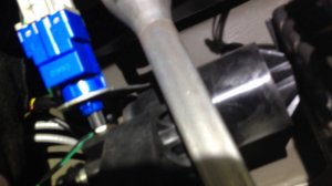 Сверчок под панелью