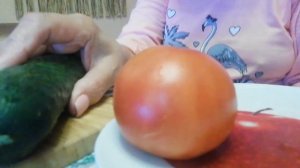 Почему нельзя есть салат из помидоров и огурцов