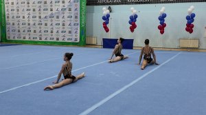 В Нижневартовске прошли соревнования по спортивной акробатике