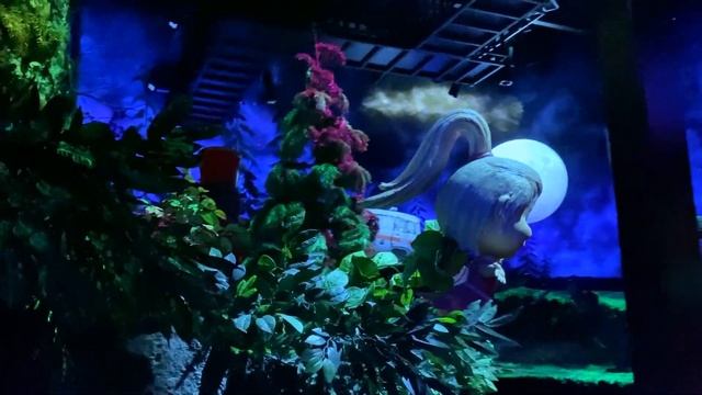 Тима и Еся играют в парке развлечений The Land of Legends смотреть онлайн