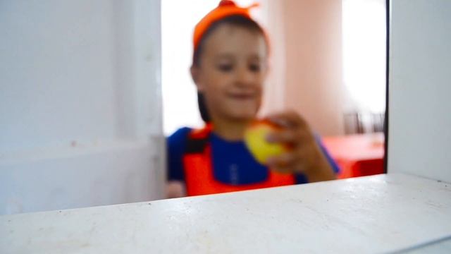 У Рени под кроватью монстр! Страшилки для детей смотреть онлайн