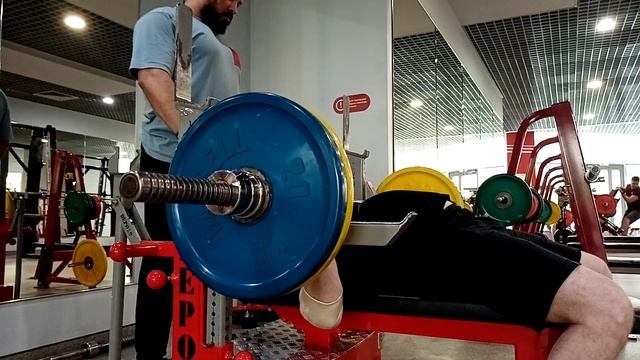 Жим лёжа с паузой на груди 95 на 8 смотреть онлайн