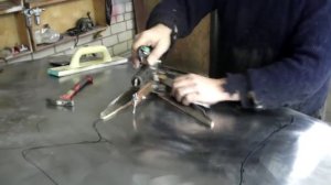 убираю хлопун на капоте 2109