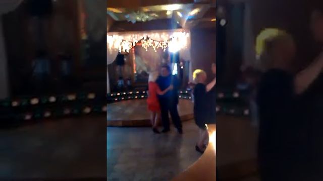 Люди отдыхают "Вальс" смотреть онлайн