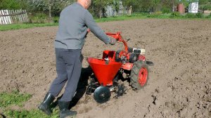 Посадка картофеля без маркеров в одно лицо с помощью мотоблока. С такой работой справится каждый.