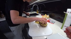 Как порезать Ананас  Простой способ