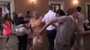 Итальянцы танцуют Тарантеллу на свадьбе  Смотреть всем