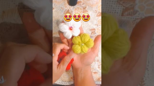 #yarnflower #woolenflower #diycrafts #handmadecraft #shortvideo