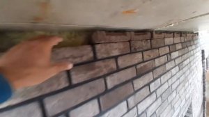 Большая стройка в четыре руки. Кирпич под потолком.