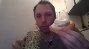 ASMR EATING SOUNDS. КУШАЮ БУЛОЧКУ И ПЬЮ ЧАЙ