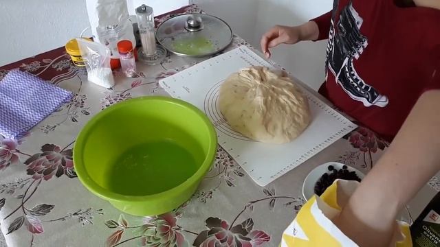 Наш Шеф-повар печёт немецкое национальное Osternest (Пасхальное гнездо) и Пасхи (Куличи).