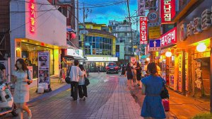 Exploring Sinchon at Night Neon Dreams, Youthful Energ and Hidden Alleys in Seoul