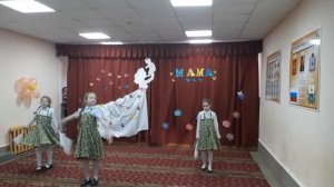 Классный танец "Вдруг как в сказке скрипнула дверь..."